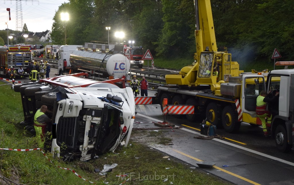 VU Gefahrgut LKW umgestuerzt A 4 Rich Koeln Hoehe AS Gummersbach P300.JPG - Miklos Laubert